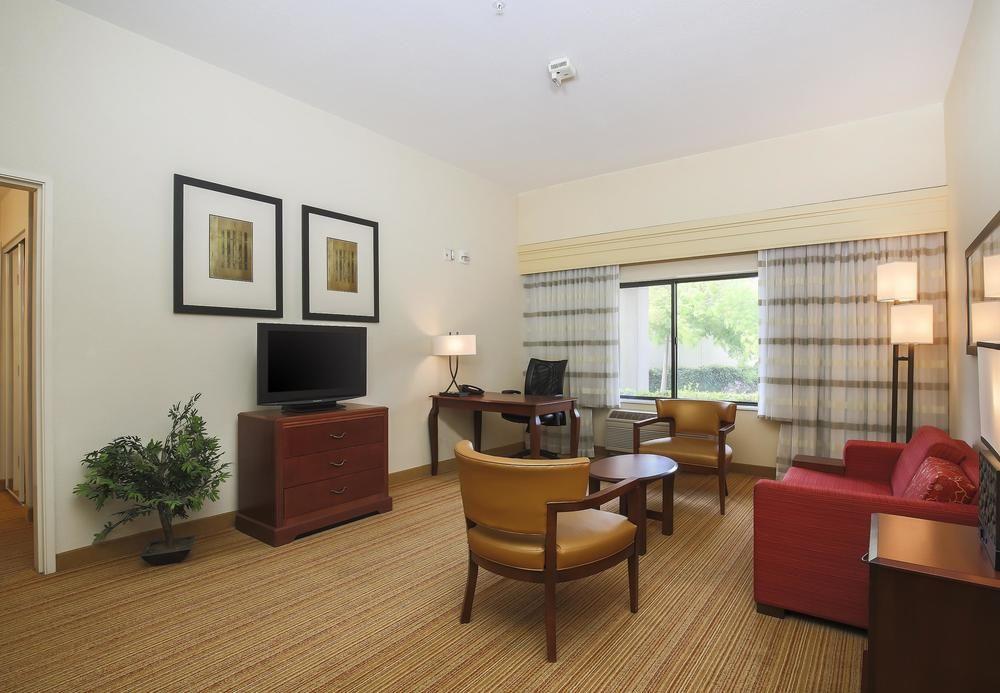 Courtyard By Marriott Salinas Monterey Hotel Exterior foto