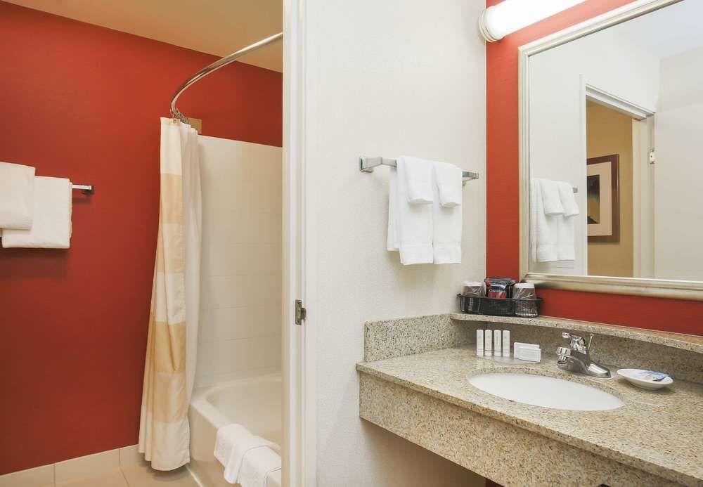 Courtyard By Marriott Salinas Monterey Hotel Exterior foto