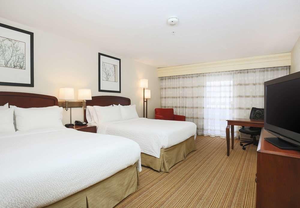 Courtyard By Marriott Salinas Monterey Hotel Exterior foto