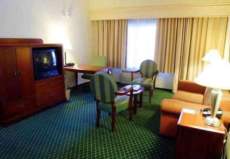 Courtyard By Marriott Salinas Monterey Hotel Quarto foto