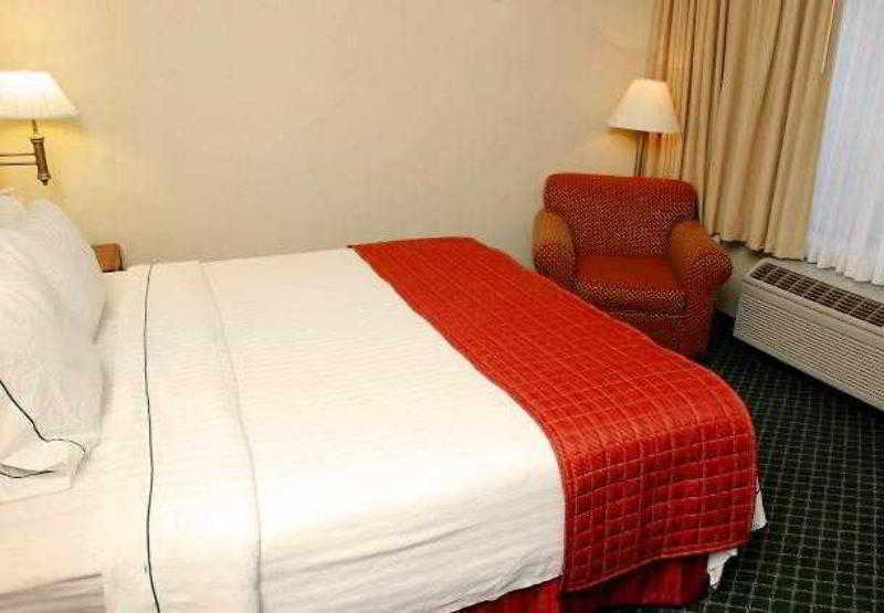 Courtyard By Marriott Salinas Monterey Hotel Quarto foto