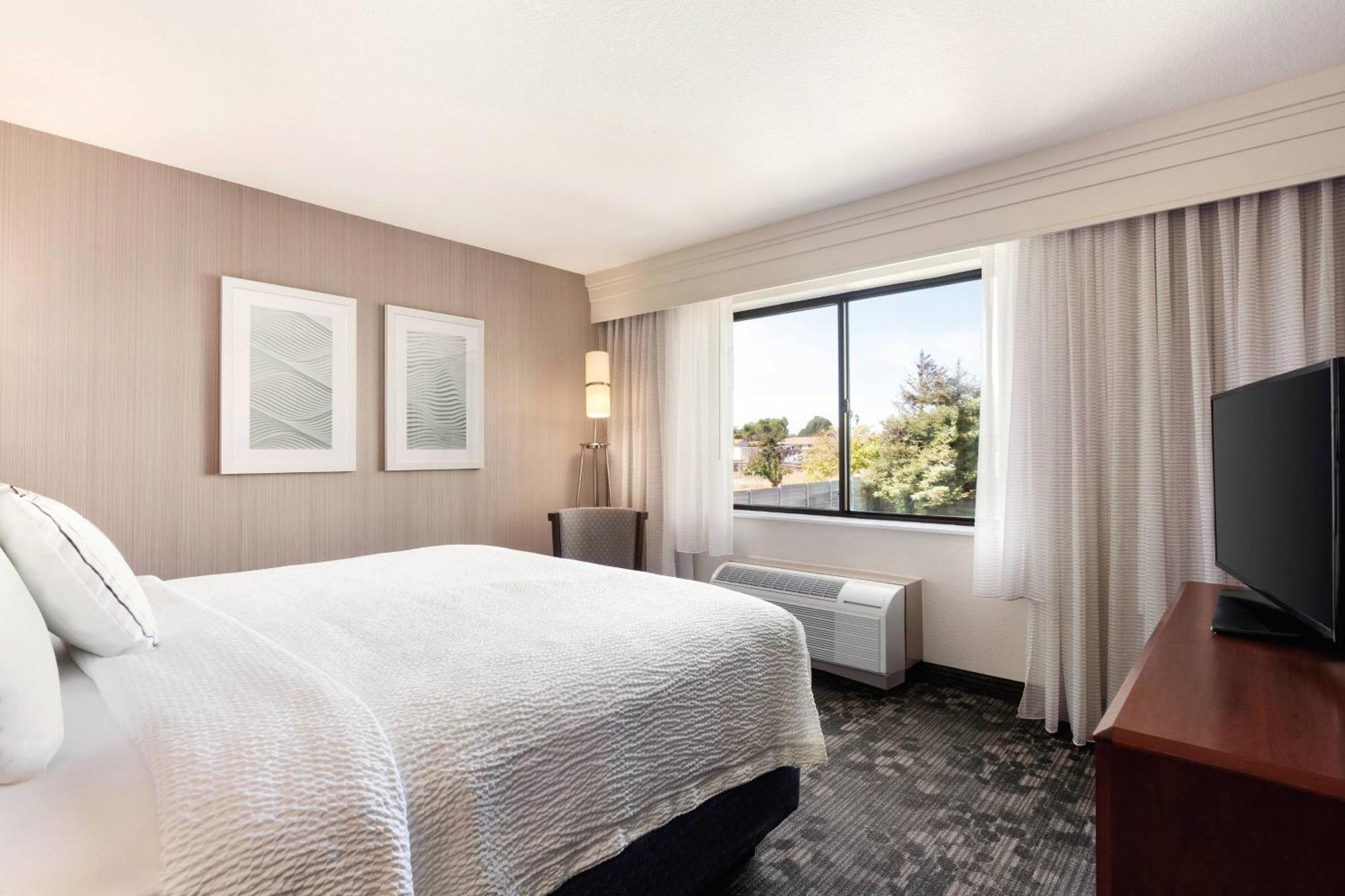 Courtyard By Marriott Salinas Monterey Hotel Exterior foto