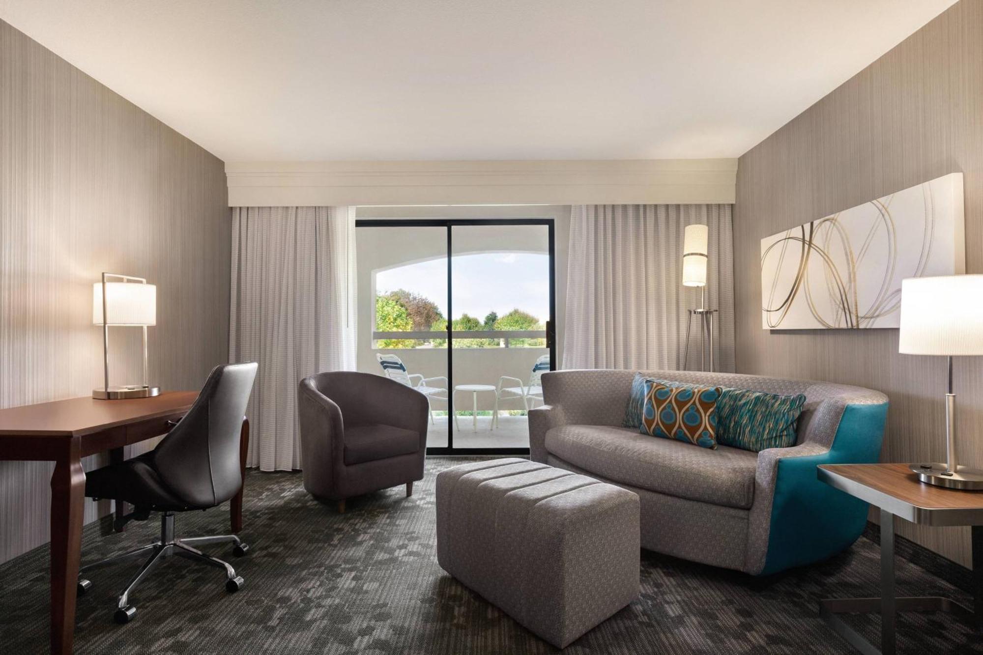 Courtyard By Marriott Salinas Monterey Hotel Exterior foto
