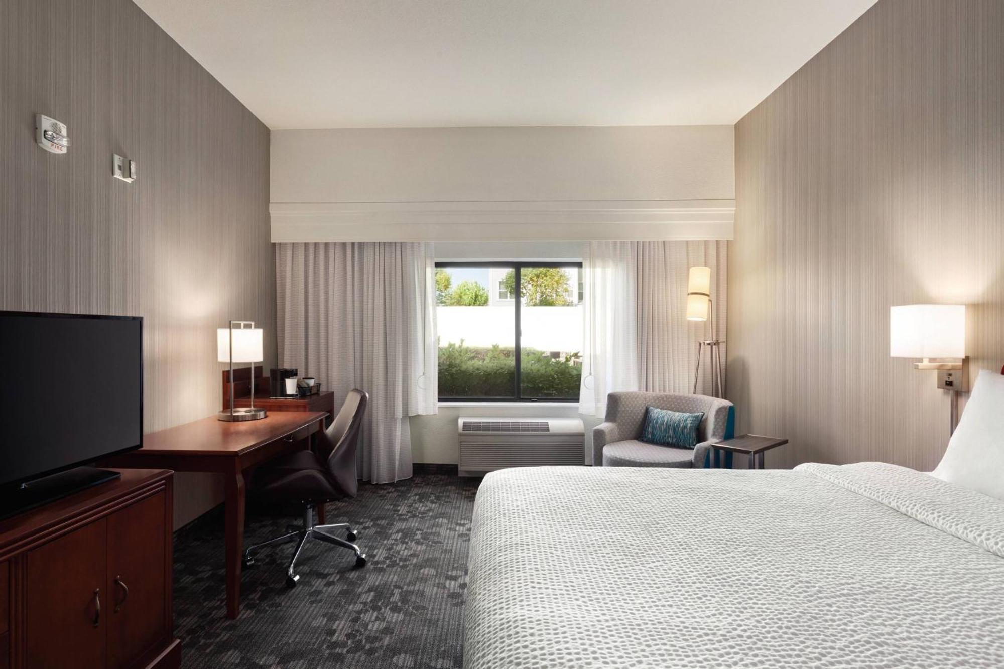 Courtyard By Marriott Salinas Monterey Hotel Exterior foto