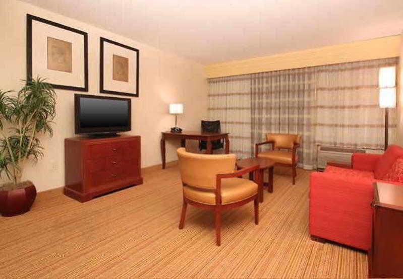 Courtyard By Marriott Salinas Monterey Hotel Exterior foto